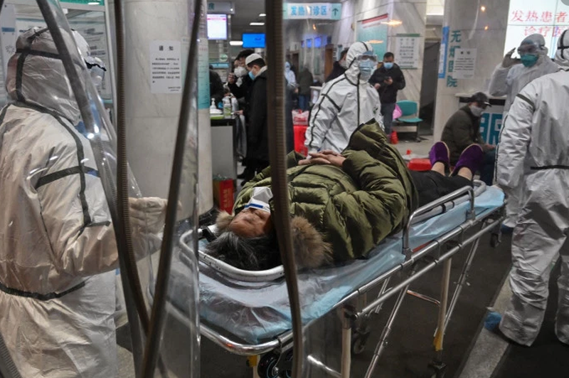 coronavirus outbreak, Wuhan. Overwhelmed hospitals