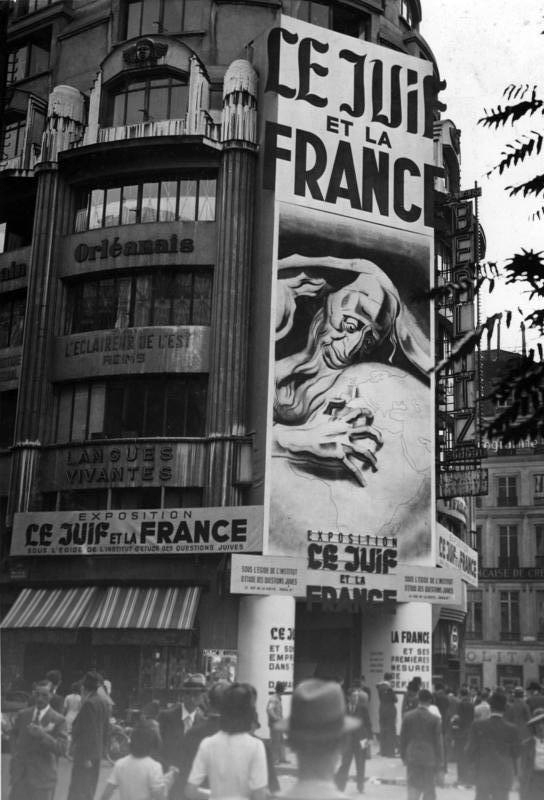 Paris, Propaganda gegen Juden Banner announcing the exhibition of Le Juif et la France on the façade of the palais Berlitz. September 1941
