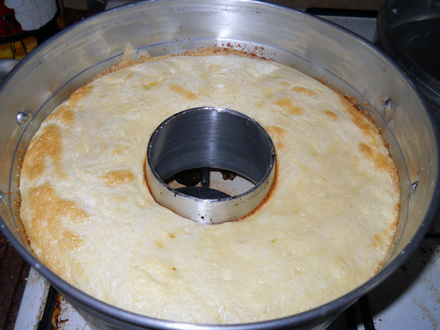 The Wonder Baker Pot סיר פלא, . The Cheesecake is done very quickly..
