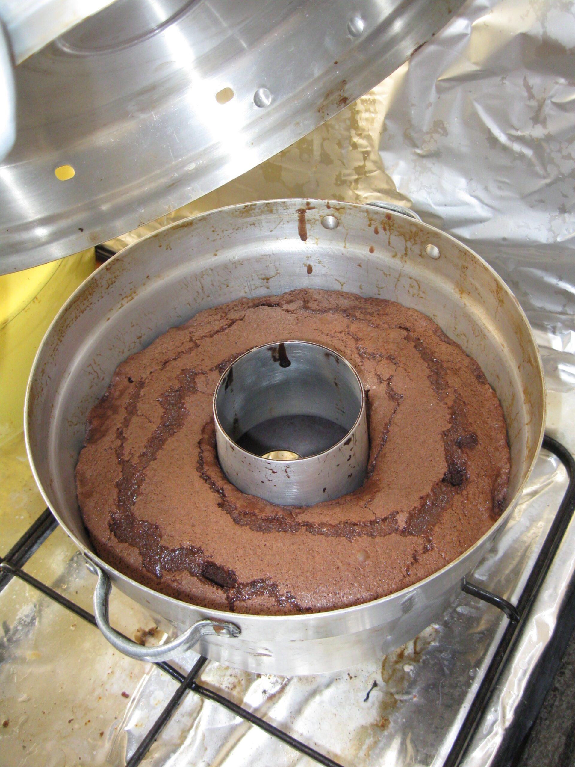Wonder Pot - Chocolate cake baked in a Wonder Pot