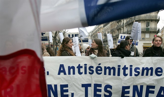 France demonstration against anti-Semitism (archive) Reuters