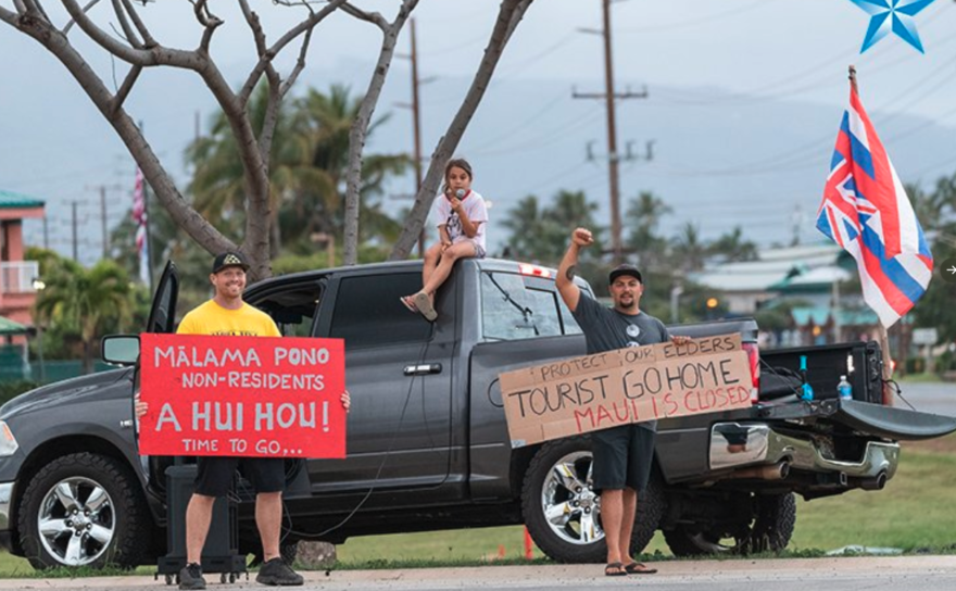 Maui residents protesting tourist near airport on 21March2020. h/t Star-Advertiser