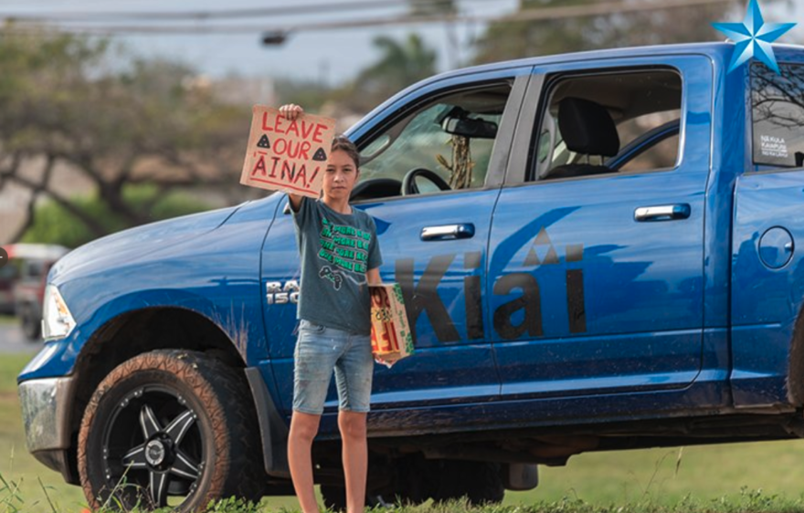 Protester near airport on 21March2020. h/t Star-Advertiser
