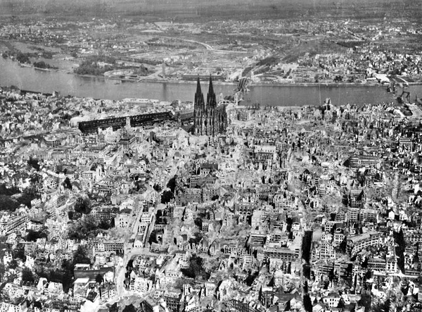 Bombing of Cologne in World War II By http://www.anicursor.com/colpicwar.html credited Courtesy of Kevin "The Rocketeer" via flickr-Website., Public Domain, https://en.wikipedia.org/w/index.php?curid=4579919