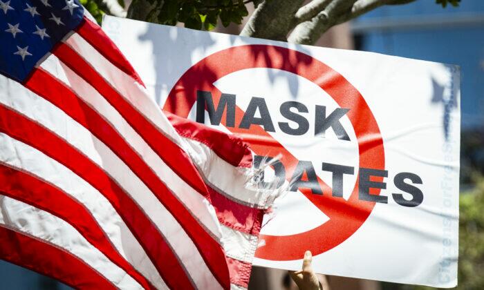 Mask-Mandates-US Flag