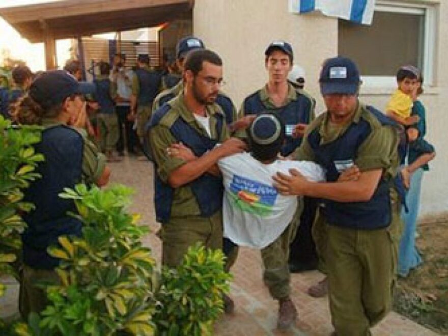 IDF dragging Jews from Gush Katif