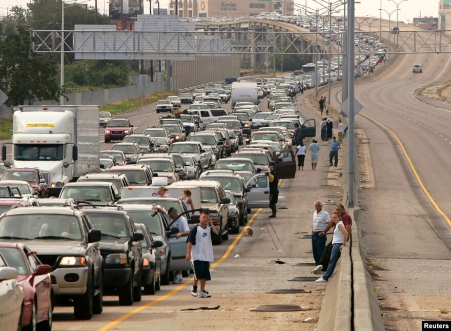 Fleeing from Katrina, New Orleans, Sunday afternoon, travelers try to leave downtown New Orleans on 28August2005