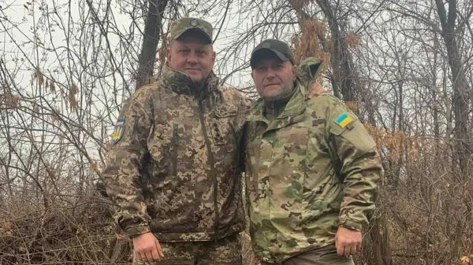 Dmytro Yarosh poses with Ukraine’s Commander-in-Chief of the Armed Forces
