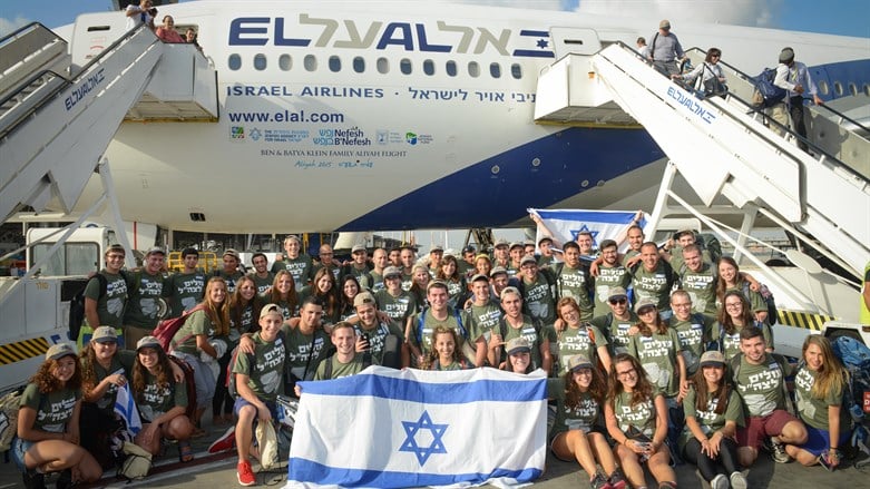 Olim from North America arrive in Israel - Nefesh B'Nefesh