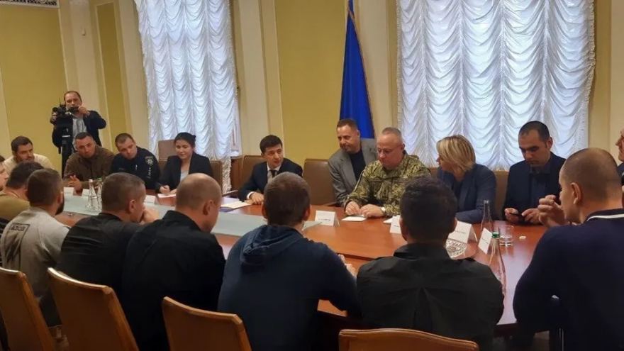 Zelensky meets with “veterans” including Yehven Karas (far right) and Dmytro Shatrovsky, an Azov Battalion leader (bottom left).