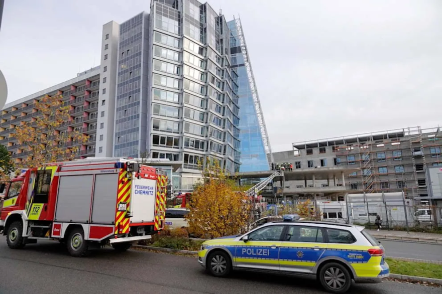 Police and firefighters at Chemnitz clinic