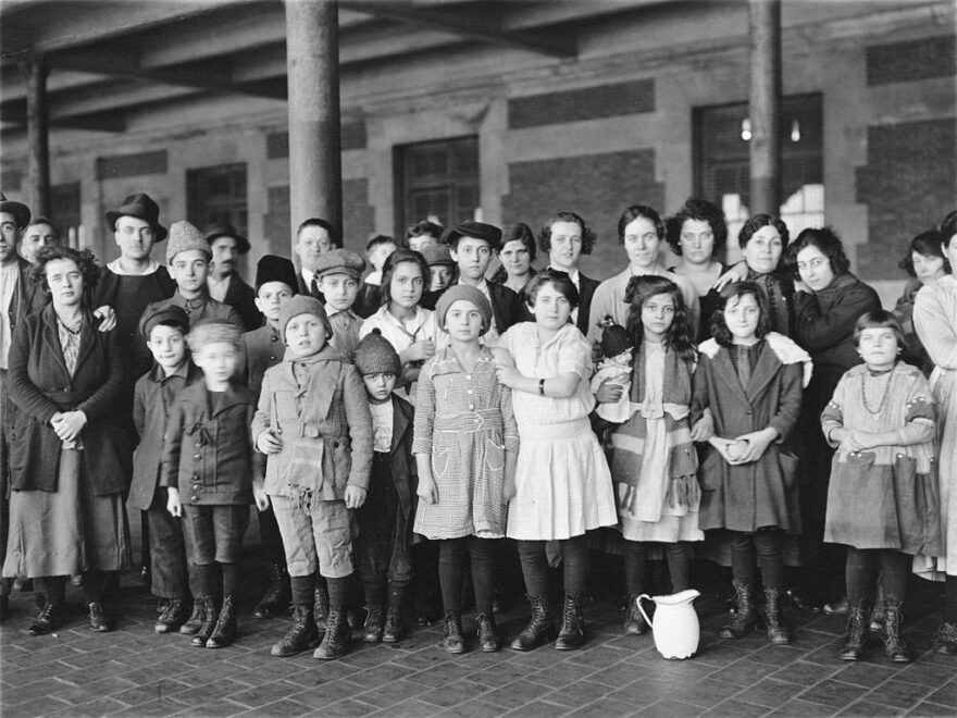 A photo of immigrant children at Ellis Island, taken in 1908. (Public domain)