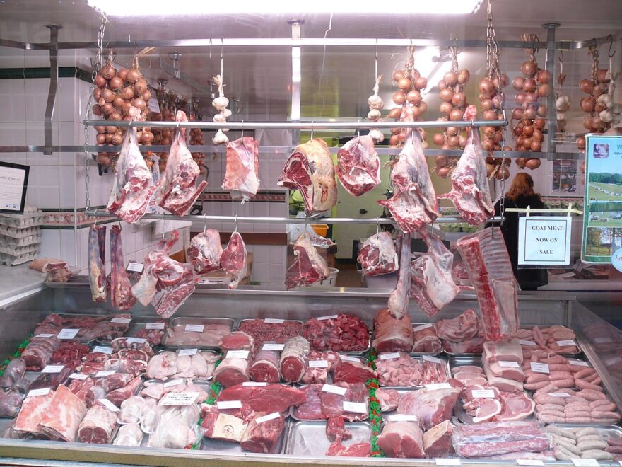 Butcher's shop in Bath, Somerset. (© Ad Meskens / Wikimedia Commons)