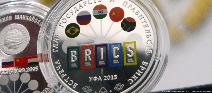 The 3-ruble commemorative silver coins that read "A Meeting of the SCO Council of Heads of State in Ufa" and "A Meeting of the BRICS Heads of State in Ufa", June 26, 2015. On June 22, 2015, the Central Bank of Russia issued the coins for the July SCO and BRICS summits in Ufa. [Photo/CFP]