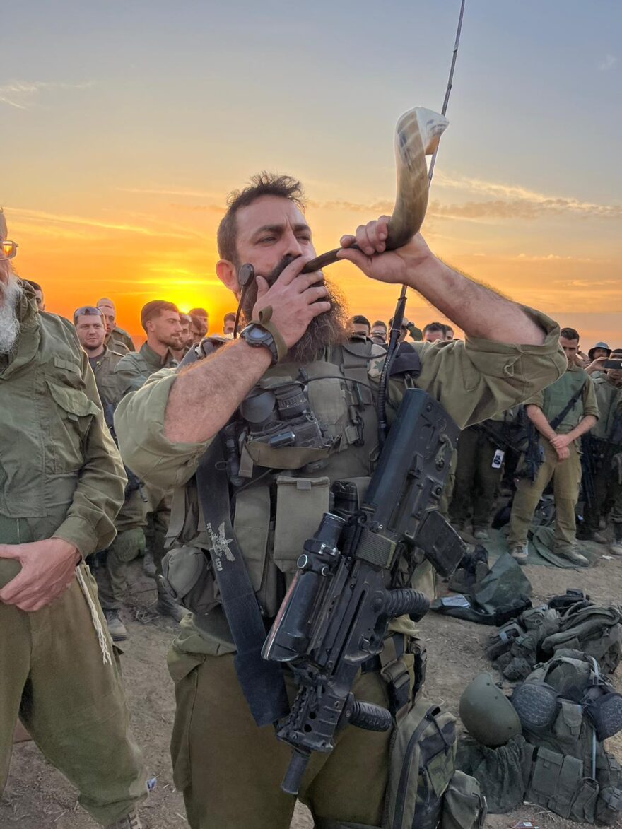 IDF LtCol Battalion Commander res-blowing a Shofar, Israel October 2023
