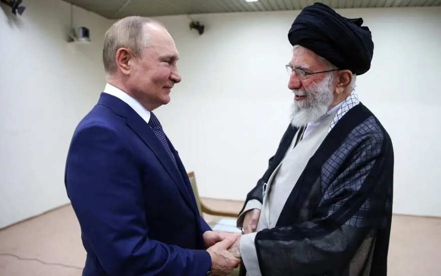 Russian President Vladimir Putin (left) and Iran’s Supreme Leader Ali Khamenei in Tehran on July 19, 2022
