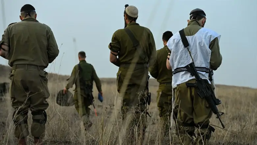 IDF soldiers pray / פלאש 90