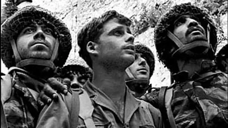 Paratroopers at the Western Wall in Jerusalem, June 1967© GPO/David Rubinger
