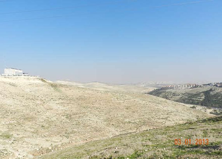 Maale Adumim (right) and the Israel Police station (left) in the E1 area. E1 is meant to connect Maale Adumim to Jerusalem.